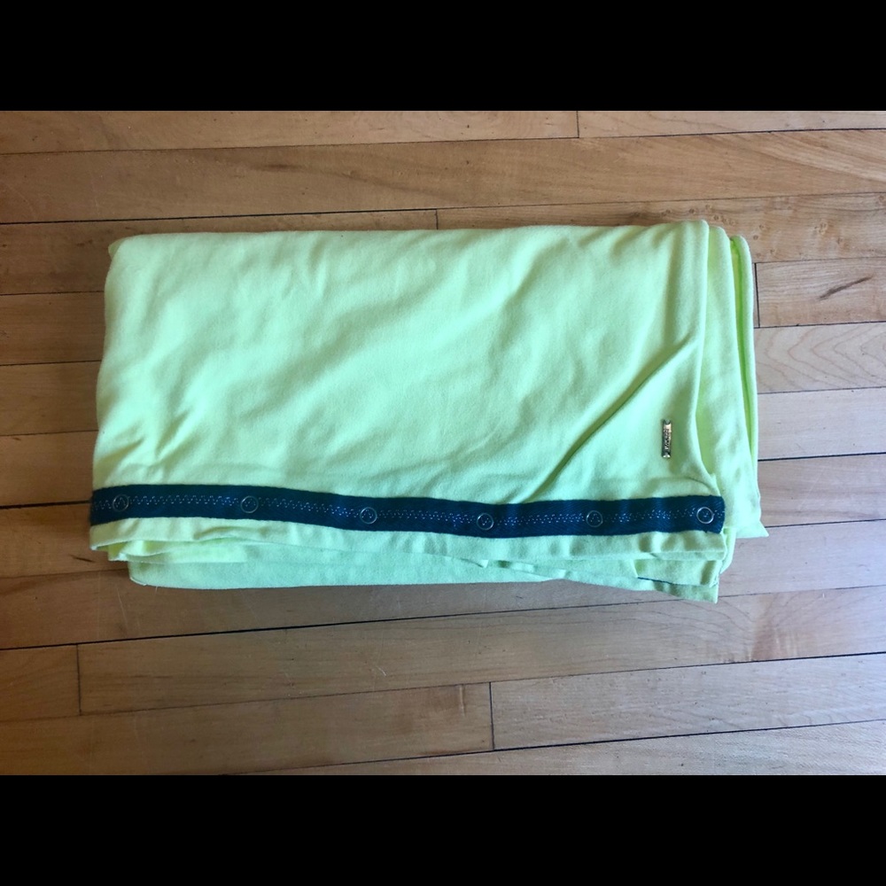 neon yellow lululemon vinyasa scarf.